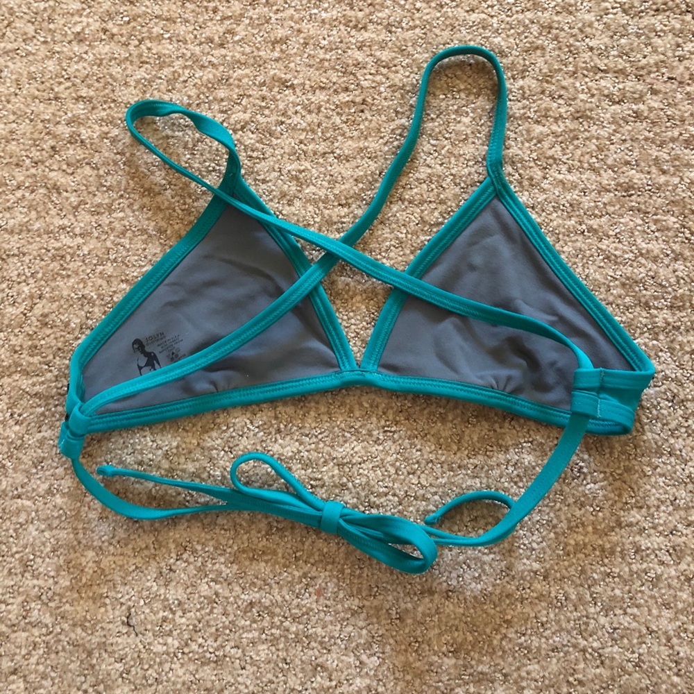 Jolyn Cross-Back Triangle Top - Picture 2 of 3